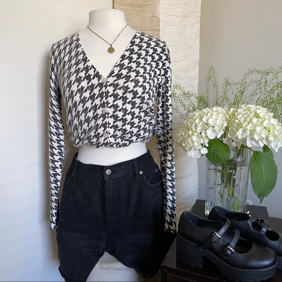 Houndstooth Tight Cardigan - Picture 5 of 13